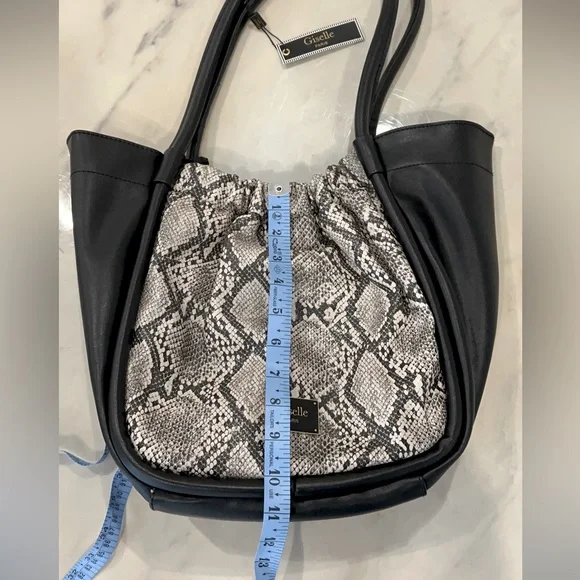 Giselle Paris, Women’s, Carry All, Tote Bag. - Picture 5 of 8